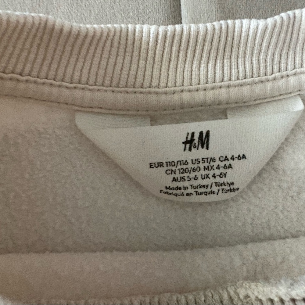 ⭐️2/$20⭐️ H&M White and Orange Minnie Mouse Sweatshirt - Picture 3 of 3
